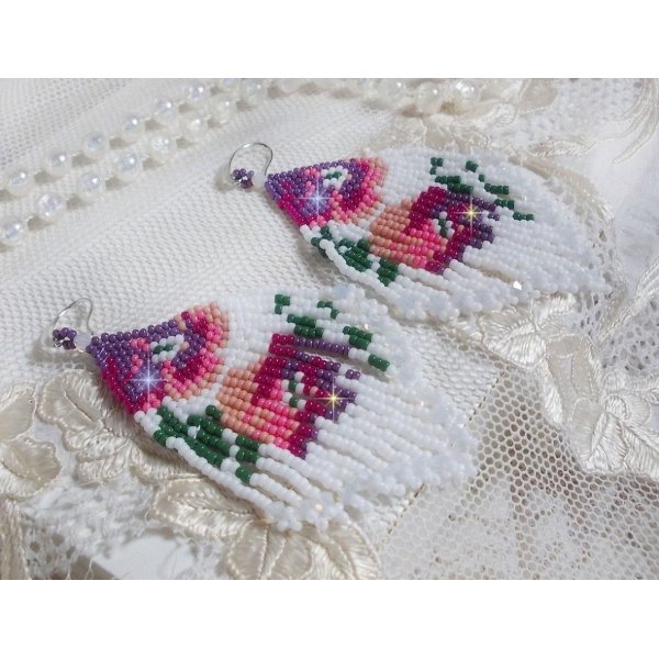 BO Kirschbl&uuml;ten kreiert mit Rocailles in den Farben Opaque White, Pink in verschiedenen Schattierungen, Gr&uuml;n mit Toupies