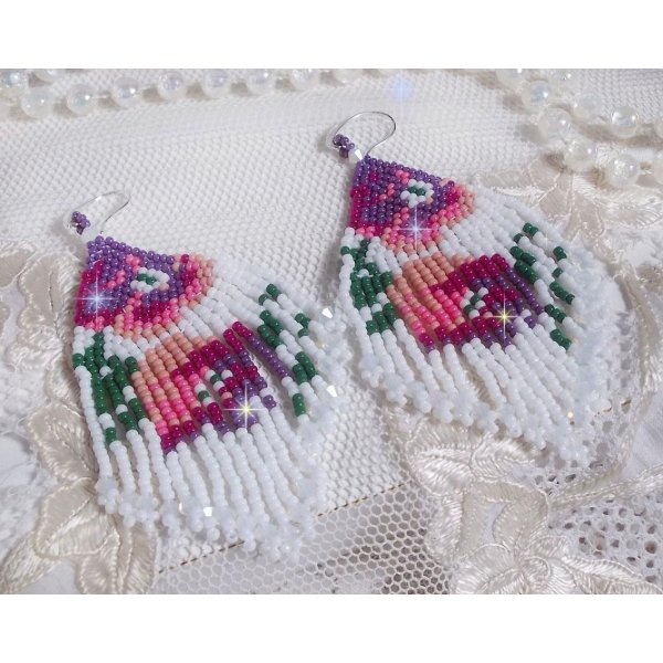 BO Kirschbl&uuml;ten kreiert mit Rocailles in den Farben Opaque White, Pink in verschiedenen Schattierungen, Gr&uuml;n mit Toupies