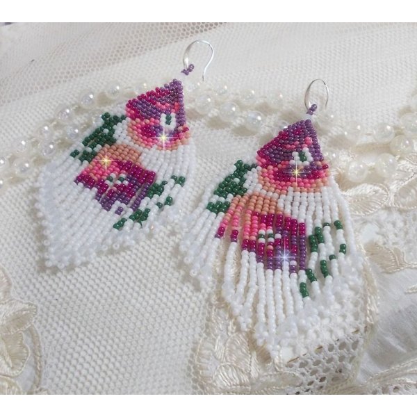 BO Kirschbl&uuml;ten kreiert mit Rocailles in den Farben Opaque White, Pink in verschiedenen Schattierungen, Gr&uuml;n mit Toupies