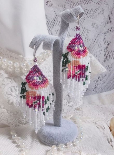 BO Kirschbl&uuml;ten kreiert mit Rocailles in den Farben Opaque White, Pink in verschiedenen Schattierungen, Gr&uuml;n mit Toupies