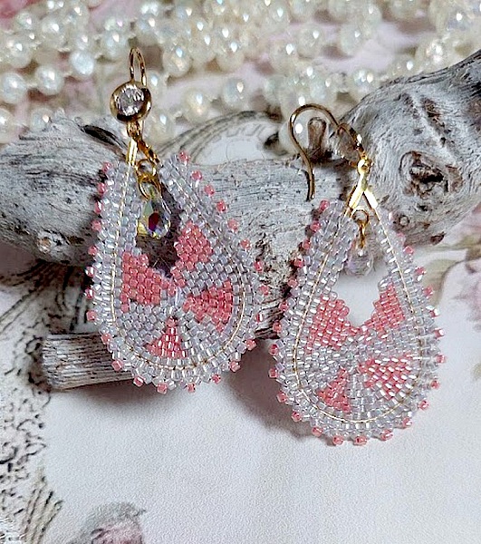 BO Florentine Lavande mont&eacute;es avec rocailles en verre, perles cristal Swarovski et crochets laiton