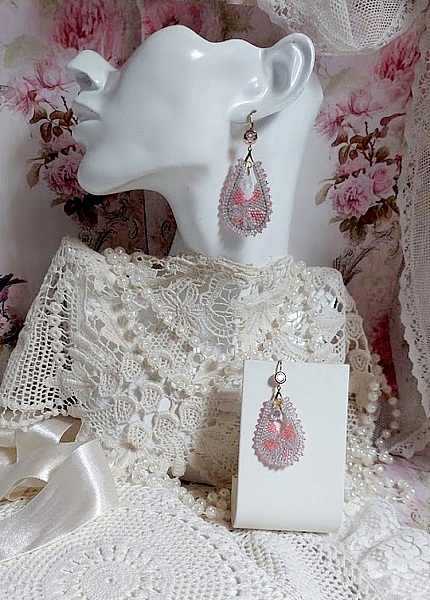 BO Florentine Lavande mont&eacute;es avec rocailles en verre, perles cristal Swarovski et crochets laiton