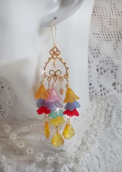 BO Garden Flowers mit Swarovski-Kristallen und Lucite-Blumen in verschiedenen Farben