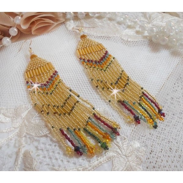 BO Happy Summer kreiert mit Miyuki Delicate Rocailles, R&ouml;hren und Kristallen in PureCrystal mit Haken in 14 Karat Gold Filled