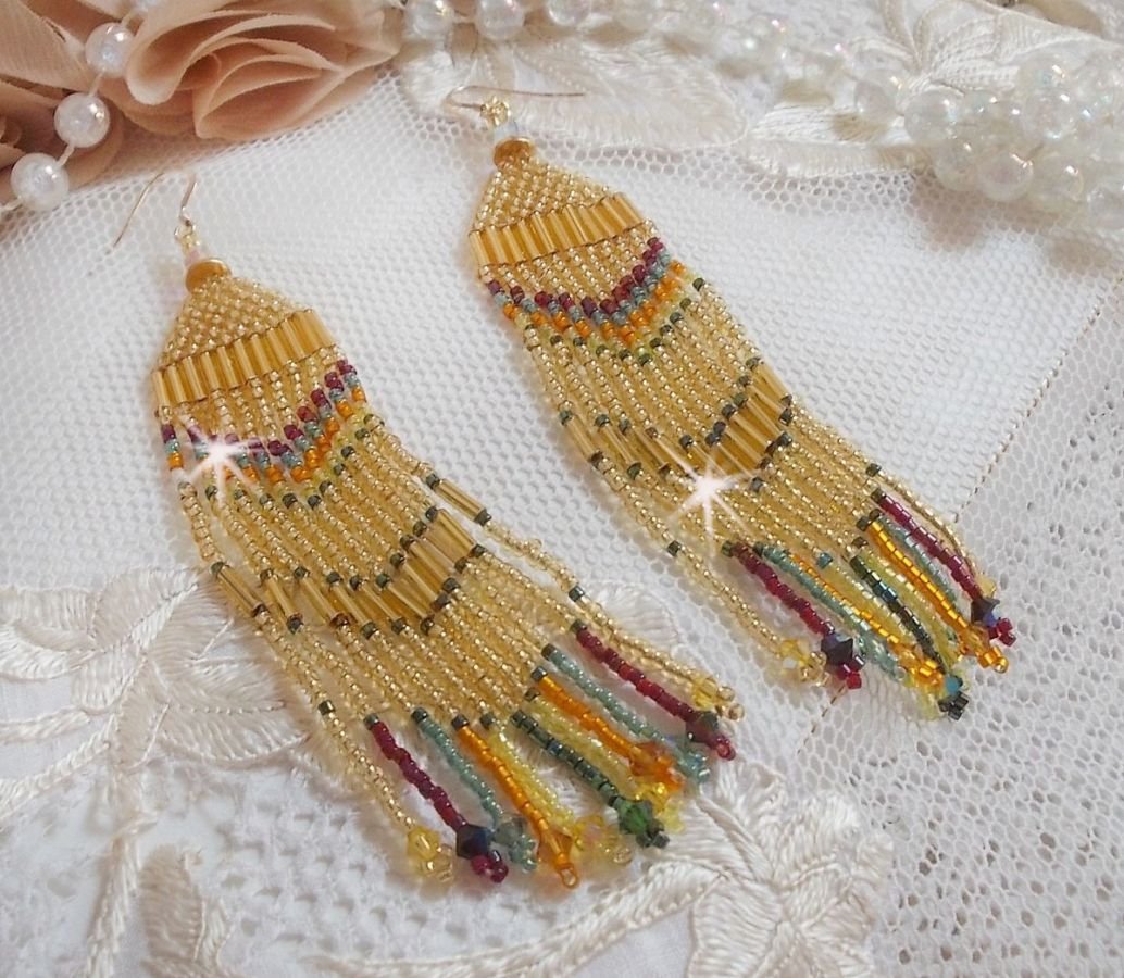 BO Happy Summer kreiert mit Miyuki Delicate Rocailles, Röhren und Kristallen in PureCrystal mit Haken in 14 Karat Gold Filled