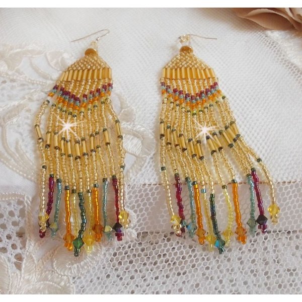 BO Happy Summer kreiert mit Miyuki Delicate Rocailles, R&ouml;hren und Kristallen in PureCrystal mit Haken in 14 Karat Gold Filled