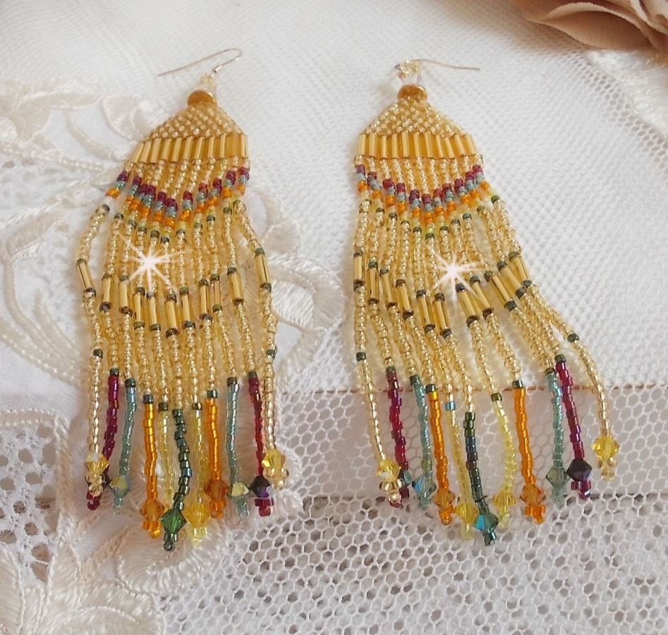 BO Happy Summer kreiert mit Miyuki Delicate Rocailles, Röhren und Kristallen in PureCrystal mit Haken in 14 Karat Gold Filled