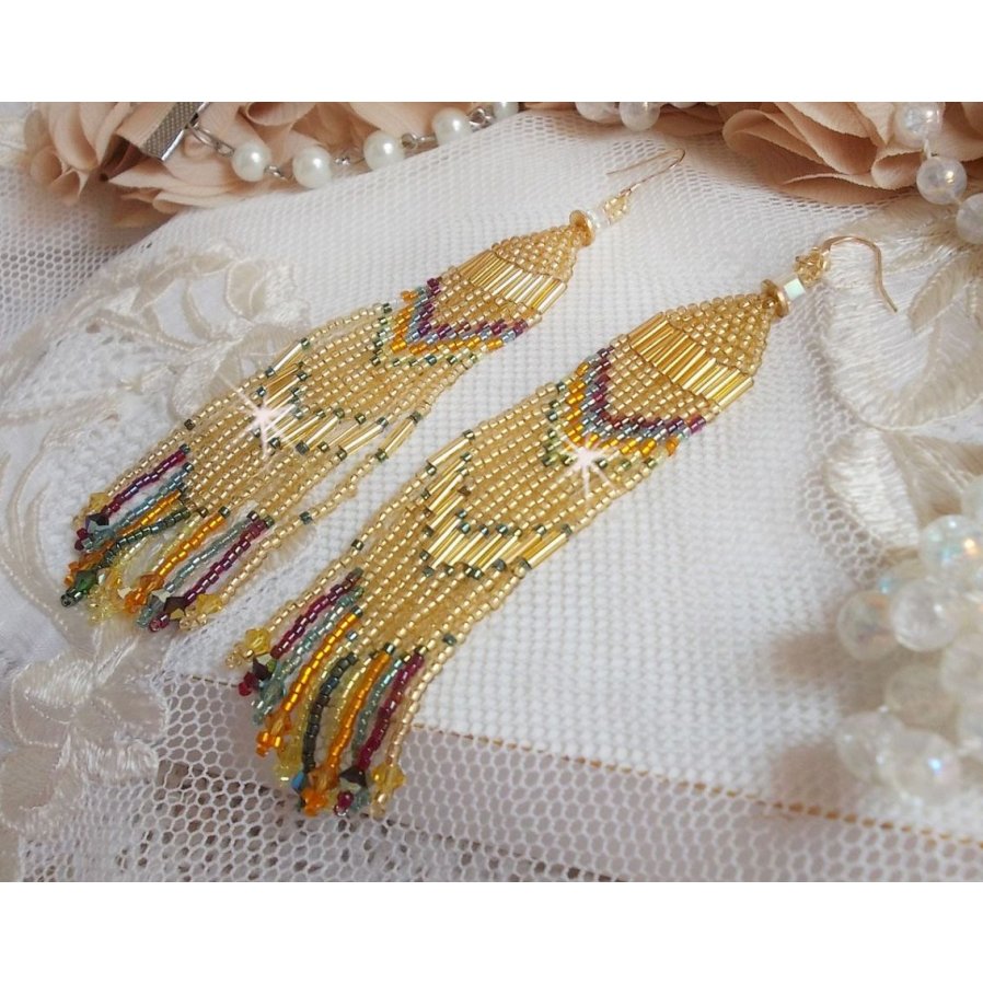 BO Happy Summer kreiert mit Miyuki Delicate Rocailles, Röhren und Kristallen in PureCrystal mit Haken in 14 Karat Gold Filled
