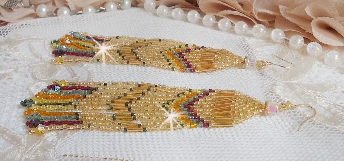 BO Happy Summer kreiert mit Miyuki Delicate Rocailles, Röhren und Kristallen in PureCrystal mit Haken in 14 Karat Gold Filled