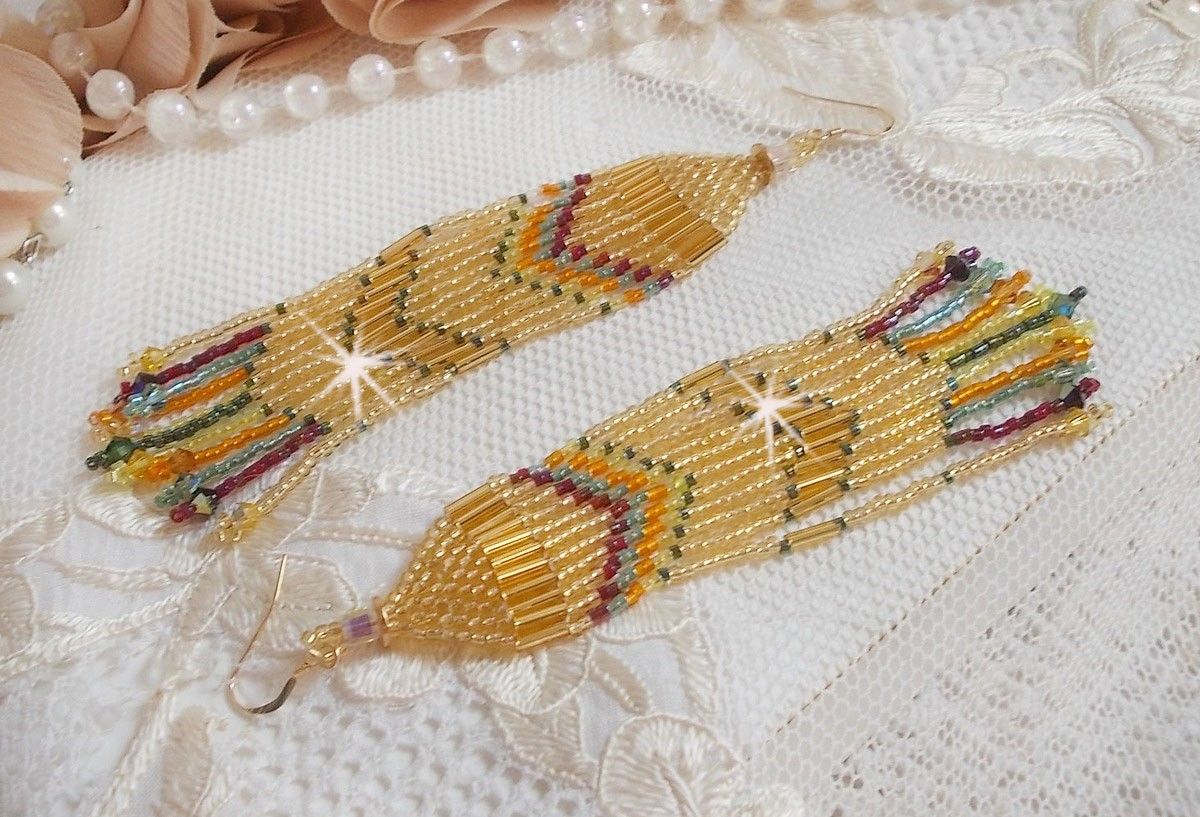 BO Happy Summer kreiert mit Miyuki Delicate Rocailles, Röhren und Kristallen in PureCrystal mit Haken in 14 Karat Gold Filled