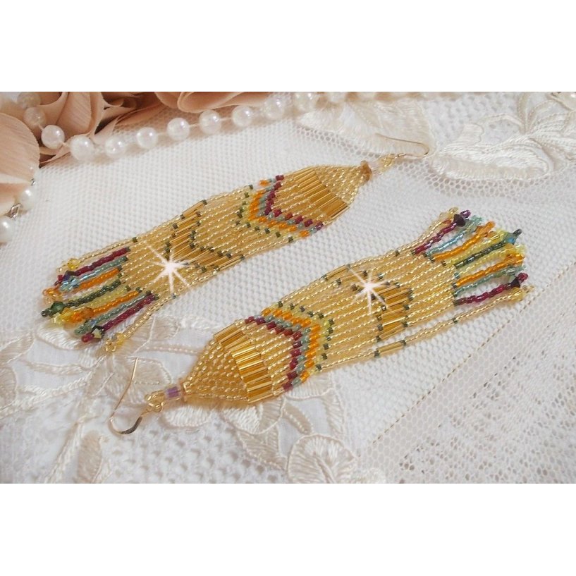 BO Happy Summer kreiert mit Miyuki Delicate Rocailles, Röhren und Kristallen in PureCrystal mit Haken in 14 Karat Gold Filled