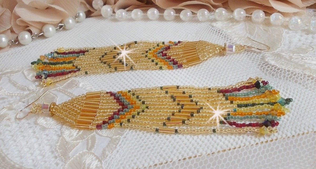 BO Happy Summer kreiert mit Miyuki Delicate Rocailles, Röhren und Kristallen in PureCrystal mit Haken in 14 Karat Gold Filled