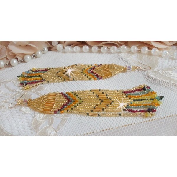 BO Happy Summer kreiert mit Miyuki Delicate Rocailles, Röhren und Kristallen in PureCrystal mit Haken in 14 Karat Gold Filled