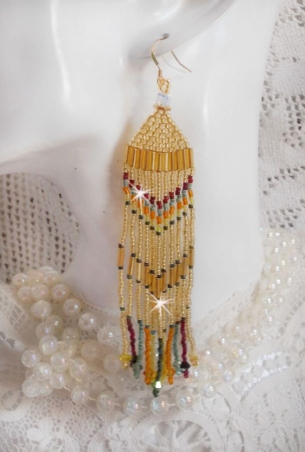 BO Happy Summer kreiert mit Miyuki Delicate Rocailles, Röhren und Kristallen in PureCrystal mit Haken in 14 Karat Gold Filled