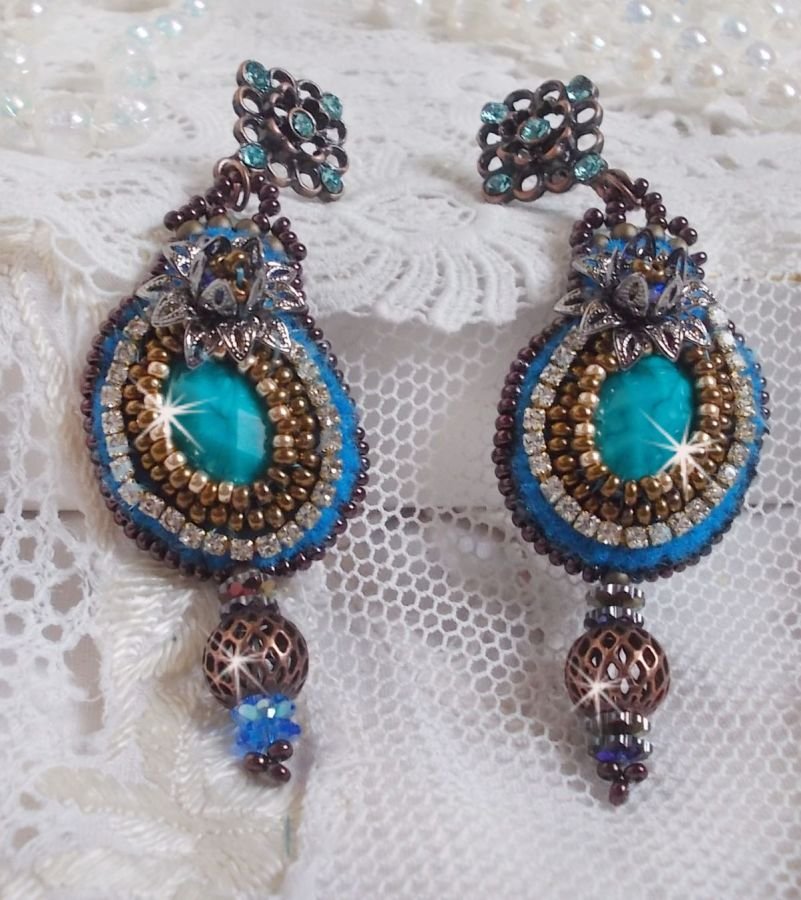 BO Ilycia Charming bestickt mit zwei facettierten Cabochons in Türkis-Grün und Swarovski-Kristallen