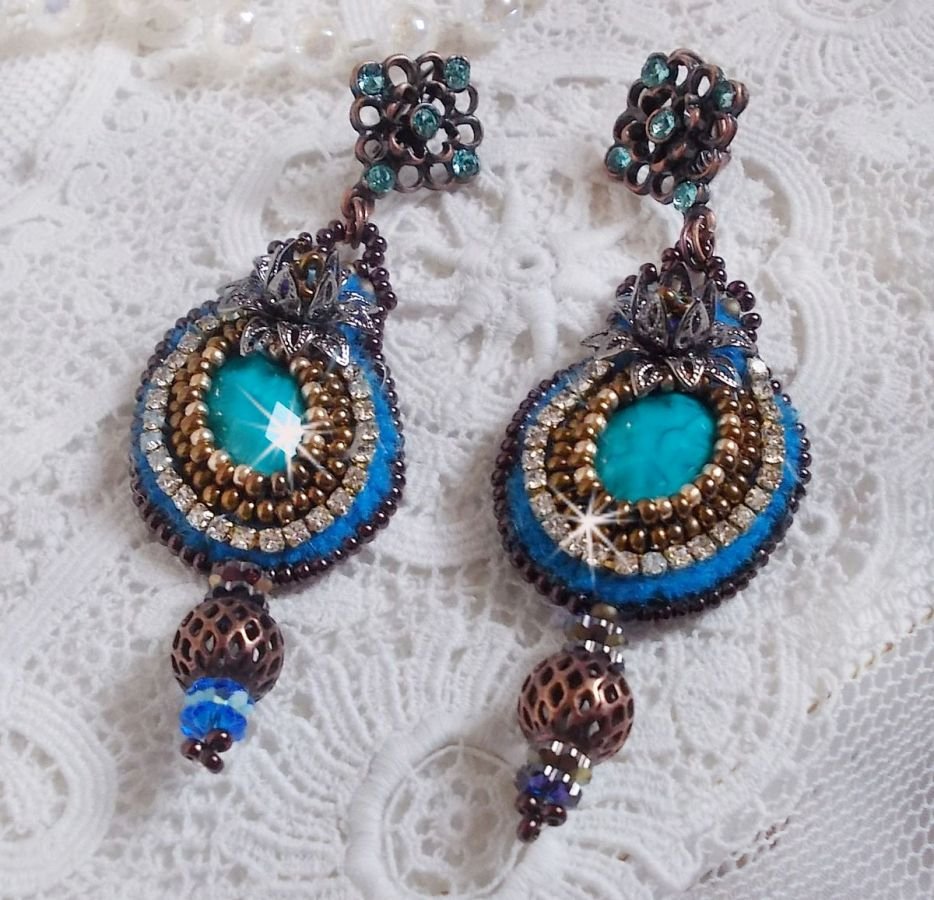 BO Ilycia Charming bestickt mit zwei facettierten Cabochons in Türkis-Grün und Swarovski-Kristallen