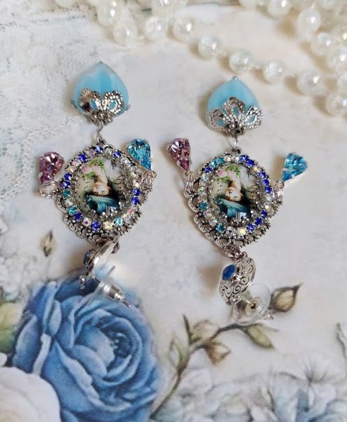 BO Infiniment Bleut&eacute; cr&eacute;&eacute;es avec cabochons verres, perles facett&eacute;es et perles Cristal Swarovski.