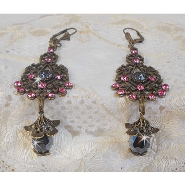 BO Irr&eacute;sistible Love Collection mit Swarovski-Kristallen auf filigranen bronzefarbenen Kronleuchtern montiert