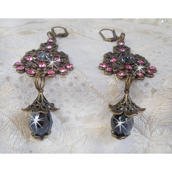 BO Irr&eacute;sistible Love Collection mit Swarovski-Kristallen auf filigranen bronzefarbenen Kronleuchtern montiert