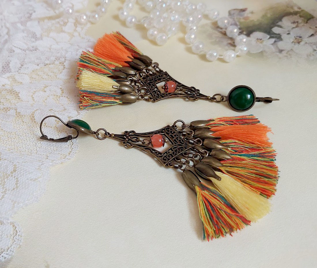 BO Kaléidoscope avec pompons multicolores, perles résines, pendentifs et dormeuses métal