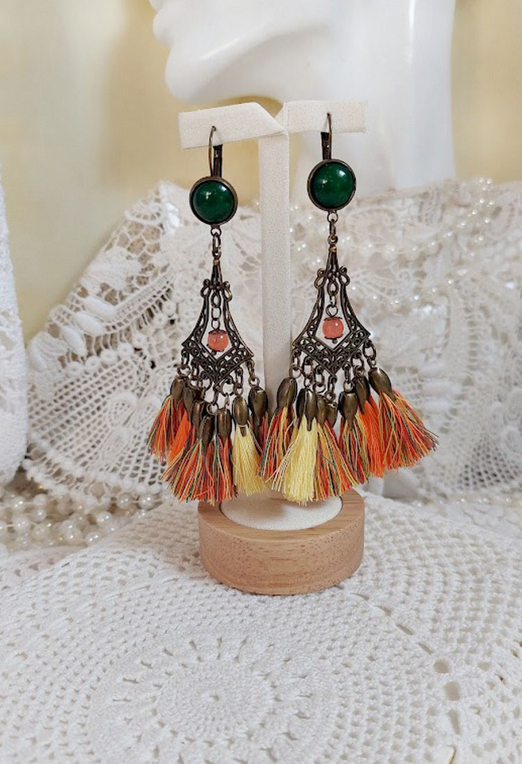 BO Kaléidoscope avec pompons multicolores, perles résines, pendentifs et dormeuses métal