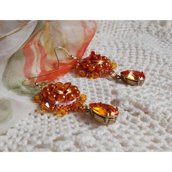 BO Lady in Orange bestickt mit Swarovski-Kristallen in Tangerine, Rocailles und böhmischen Glasperlen