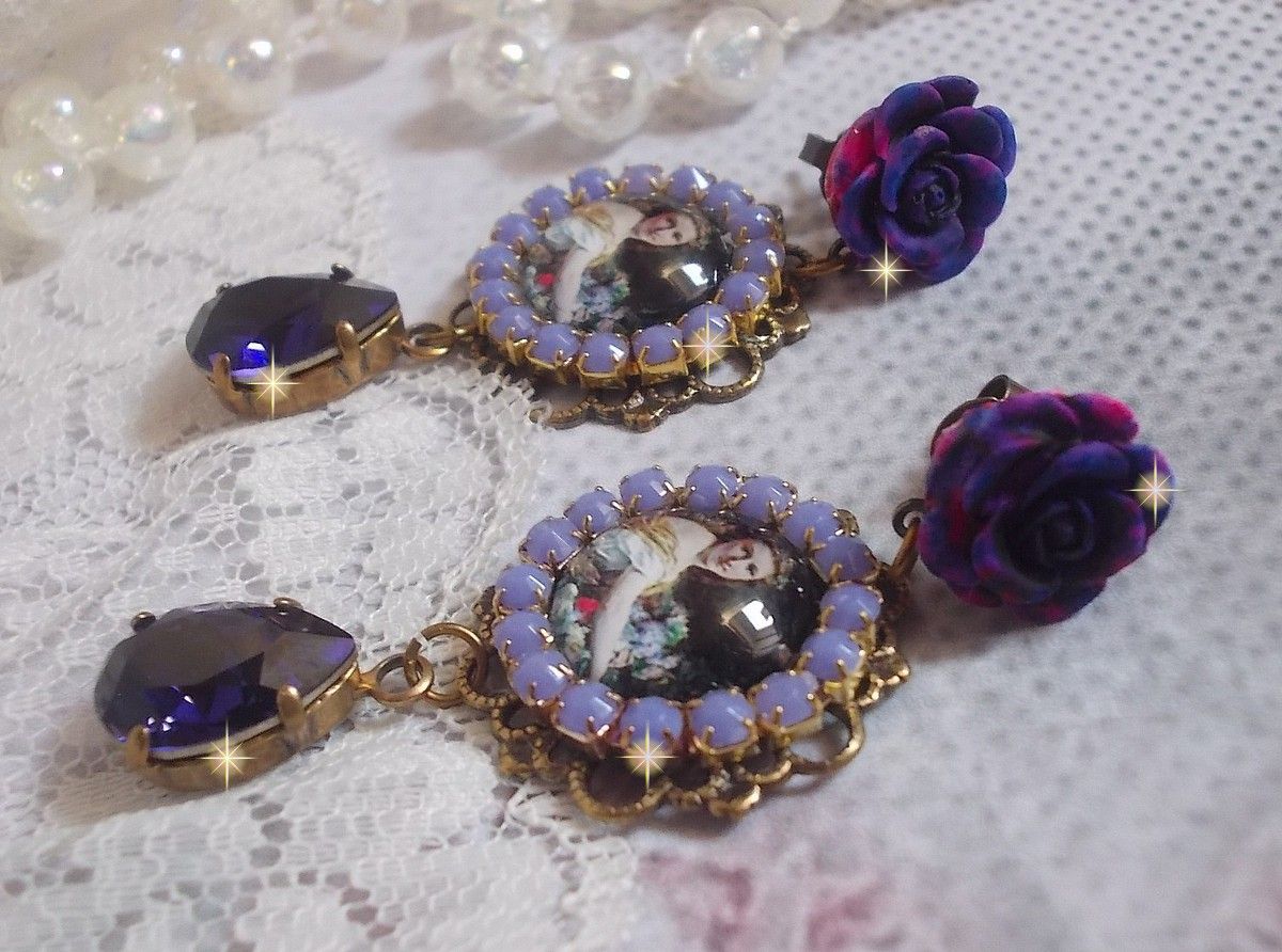 BO La Lavendière kreiert mit Lupen-Cabochons, PureCrystal Kristallen, Harz Cabochons, vergoldeten und bronzefarbenen Messing-Accessoires