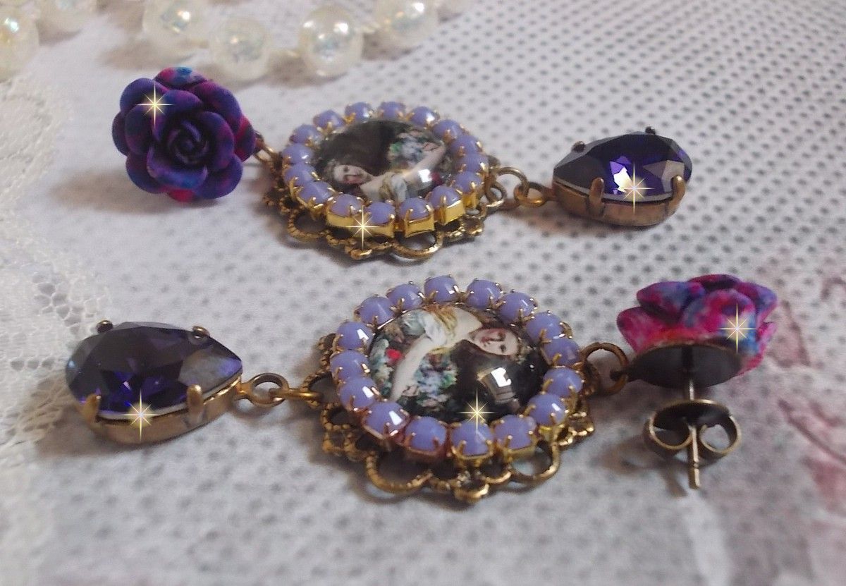 BO La Lavendière kreiert mit Lupen-Cabochons, PureCrystal Kristallen, Harz Cabochons, vergoldeten und bronzefarbenen Messing-Accessoires
