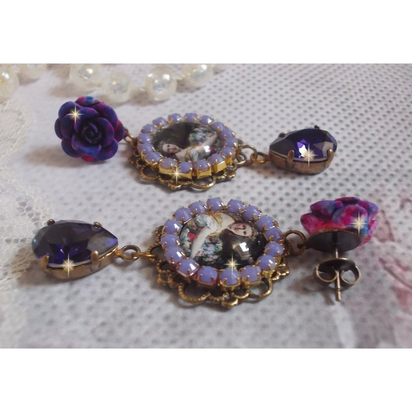 BO La Lavendière kreiert mit Lupen-Cabochons, PureCrystal Kristallen, Harz Cabochons, vergoldeten und bronzefarbenen Messing-Accessoires