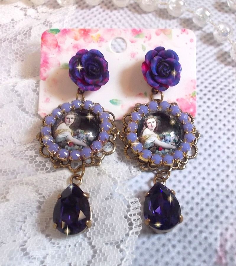 BO La Lavendière kreiert mit Lupen-Cabochons, PureCrystal Kristallen, Harz Cabochons, vergoldeten und bronzefarbenen Messing-Accessoires