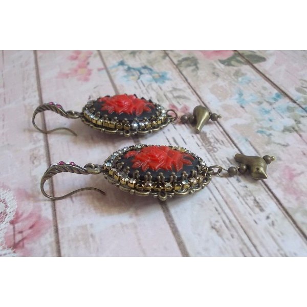 BO Loly Rosen geschaffen mit Harz Cabochons, eine Strass-Kristall-Kette mit bronzefarbenen Accessoires