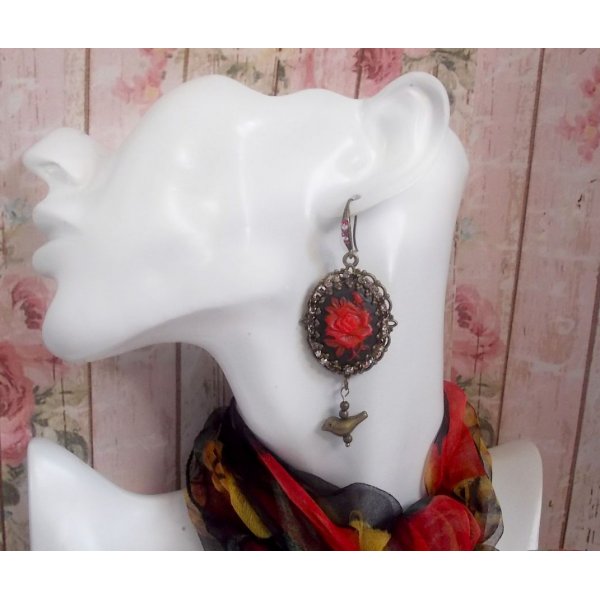 BO Loly Rosen geschaffen mit Harz Cabochons, eine Strass-Kristall-Kette mit bronzefarbenen Accessoires