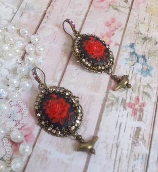 BO Loly Rosen geschaffen mit Harz Cabochons, eine Strass-Kristall-Kette mit bronzefarbenen Accessoires