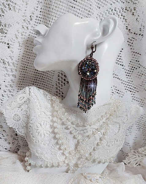 BO Long Brown Picasso bestickt mit Swarovski-Kristallen, Glasfacetten, Twist-Bugles und Rocailles