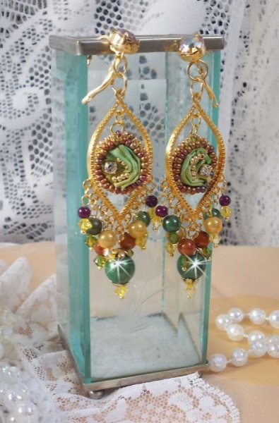 BO Venezianischer Mond bestickt mit cham&auml;leonfarbenem Seidenband, Swarovski-Kristallen und magischen Perlen