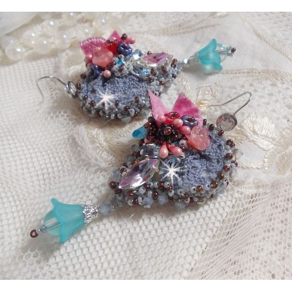 BO Mademoiselle Bluse Haute-Couture brod&eacute;es avec des Cristaux de Swarovski, des fleurs en verre de Boh&egrave;me, de la dentelle Grise et des rocailles