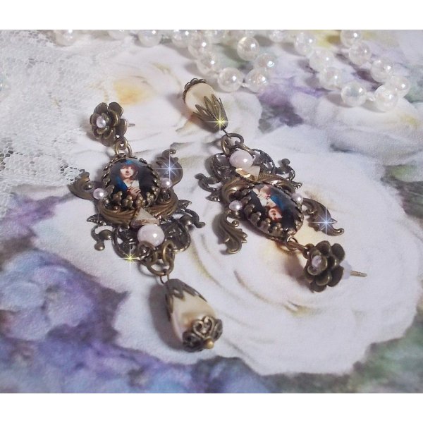 BO Madonna kreiert mit PureCrystal-Cabochons, Lupen-Cabochons, Wolkenstempeln und bronzefarbenen Accessoires