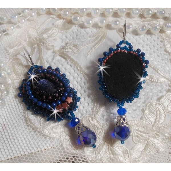 BO Die Malediven bestickt mit glitzernden Harzcabochons, runden Perlmuttperlen von Swarovski und Miyuki Rocailles