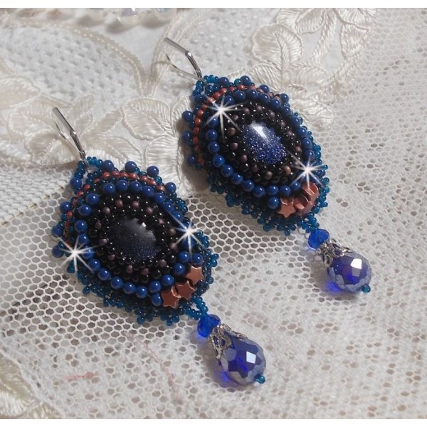 BO Die Malediven bestickt mit glitzernden Harzcabochons, runden Perlmuttperlen von Swarovski und Miyuki Rocailles