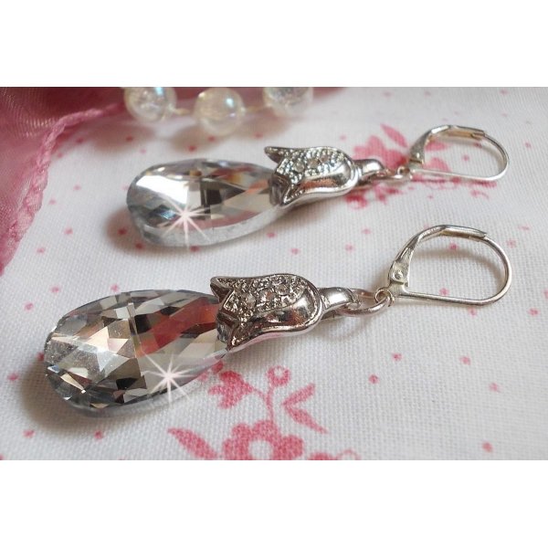 BO Crystal Wonders kreiert mit facettierten Tropfen und gepr&auml;gten Clips aus kleinem Strasssteinchen