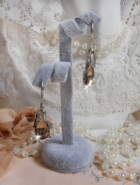 BO Merveilles Champagne kreiert mit versilberten Widdern aus kleinen Strasssteinen und flachen facettierten Tropfen