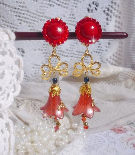 BO Myst&egrave;res D&eacute;clarations cr&eacute;&eacute;es avec des cristaux, perles et cabochons en verre, divers accessoires dor&eacute;s et plaqu&eacute; Or