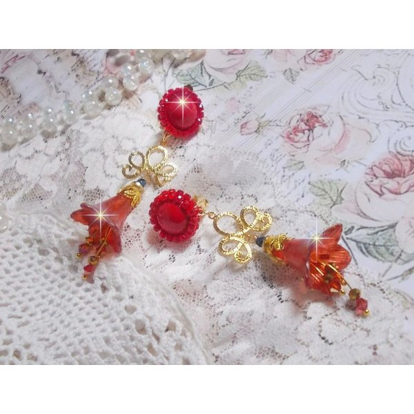 BO Myst&egrave;res D&eacute;clarations cr&eacute;&eacute;es avec des cristaux, perles et cabochons en verre, divers accessoires dor&eacute;s et plaqu&eacute; Or