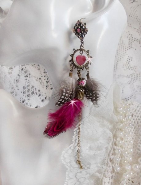 BO Navajo Fuchsia und Braun mit Glasperlen, Swarovski-Kristallen und Federn