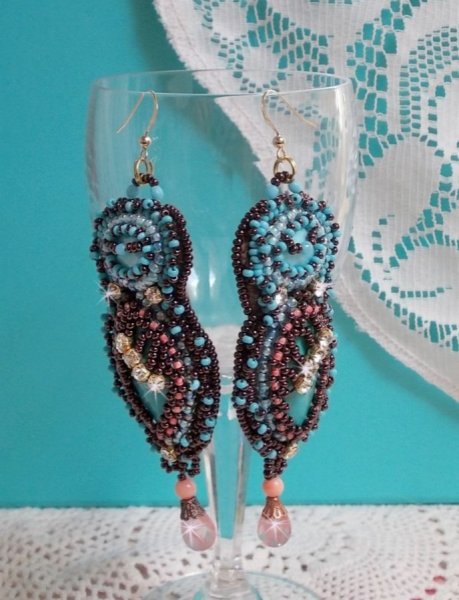 BO Na&Icirc;ade avec des cabochons en turquoise, des strass, des rocailles et du cuir vachette Camel