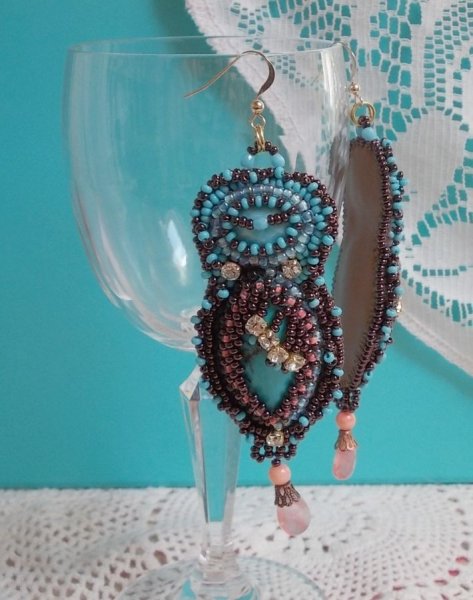 BO Na&Icirc;ade avec des cabochons en turquoise, des strass, des rocailles et du cuir vachette Camel