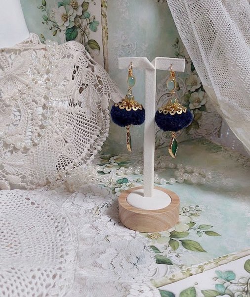 BO Nuit de folies mont&eacute;es avec pompons ronds, pendentifs &eacute;poxy, perles aventurine, dormeuses laiton