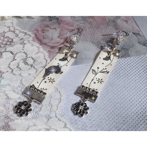 BO V&ouml;gel Schwarz und Wei&szlig; kreiert mit bedrucktem Band V&ouml;gel Schwarz und Wei&szlig;, Kristallen, emaillierten Blumen und hochwertigen Accessoires