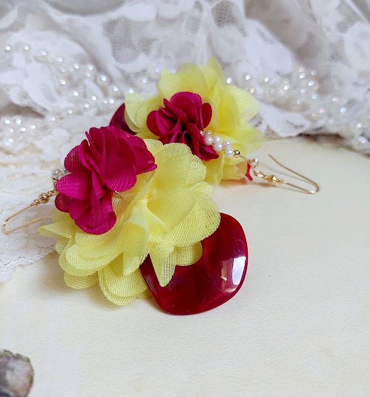 BO Secrets de la Provence cr&eacute;&eacute;es avec fleurs mousseline soie, perles verres et Cristal Swarovski