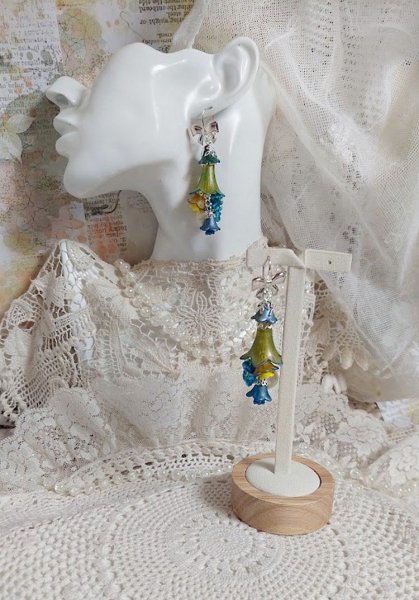 BO Regard Scintillant cr&eacute;&eacute;es avec fleurs acryliques, rondes en r&eacute;sine, cha&icirc;ne laiton et perles Cristal Swarovski